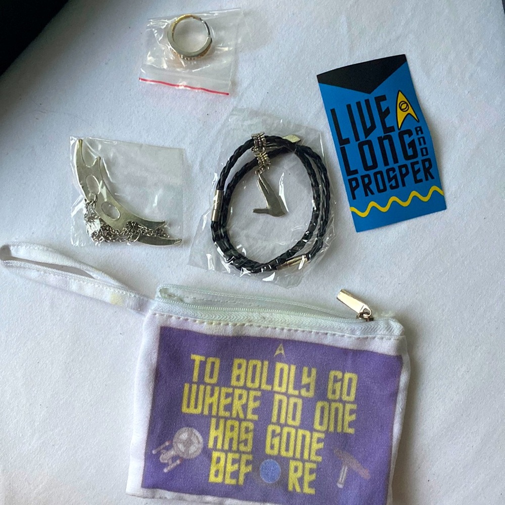 Star Trek jewelry with bag